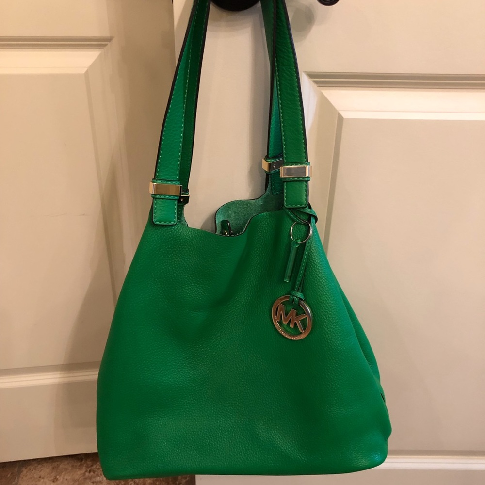 Green Michael Kors bag. Used. Excellent condition.